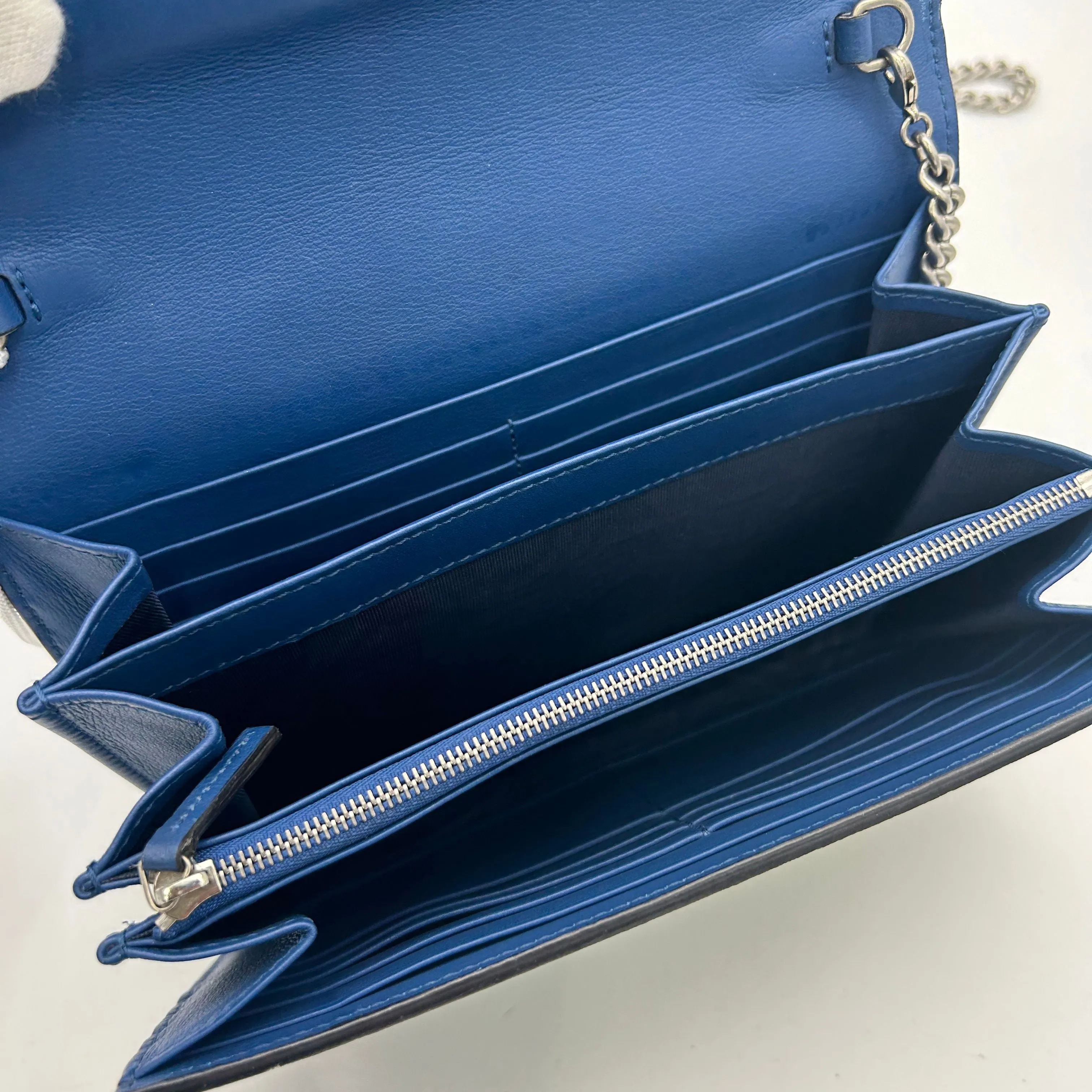 GUCCI GG Supreme Monogram Blooms Mini Dionysus Chain Wallet Beige Blue Navy Blue LA25452