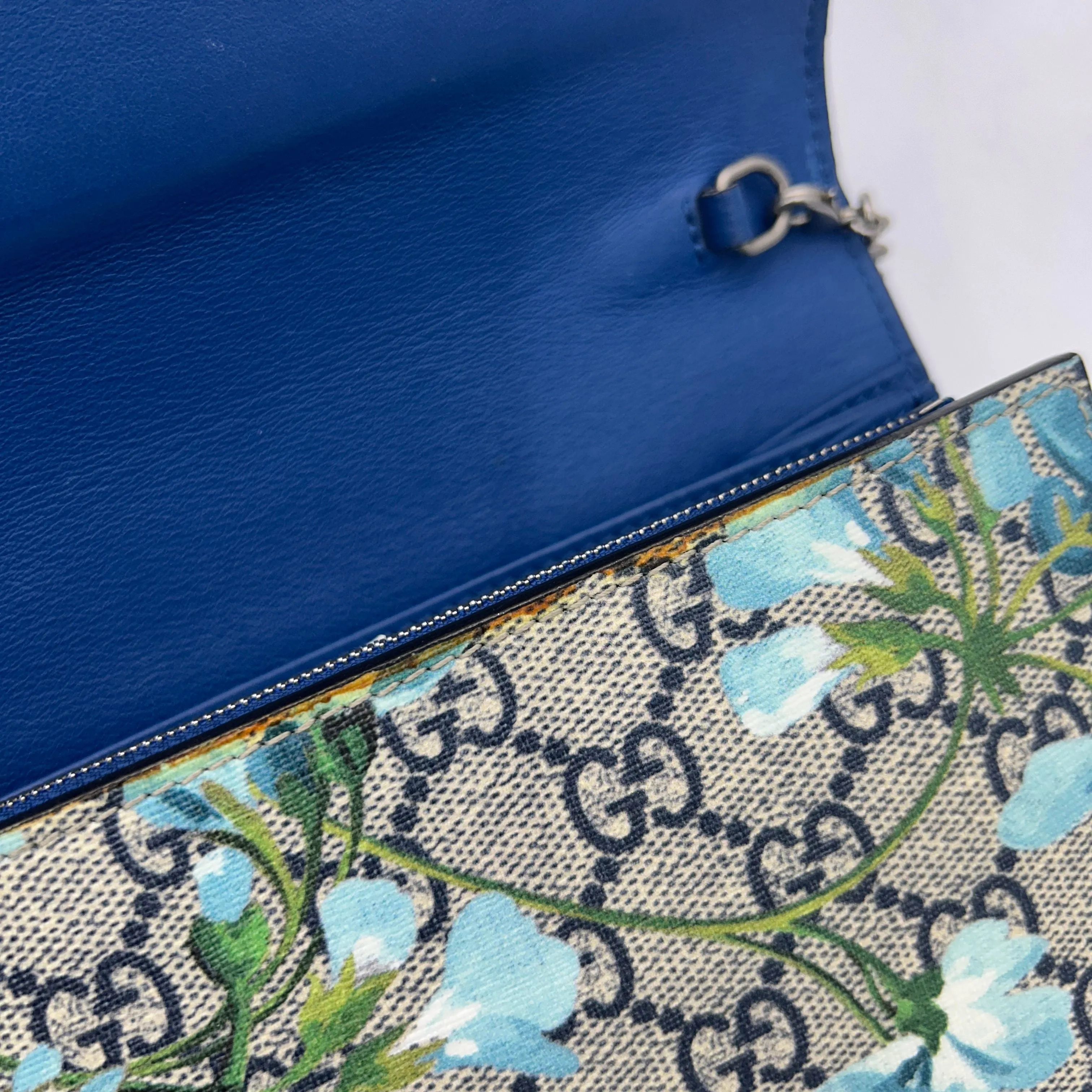 GUCCI GG Supreme Monogram Blooms Mini Dionysus Chain Wallet Beige Blue Navy Blue LA25452