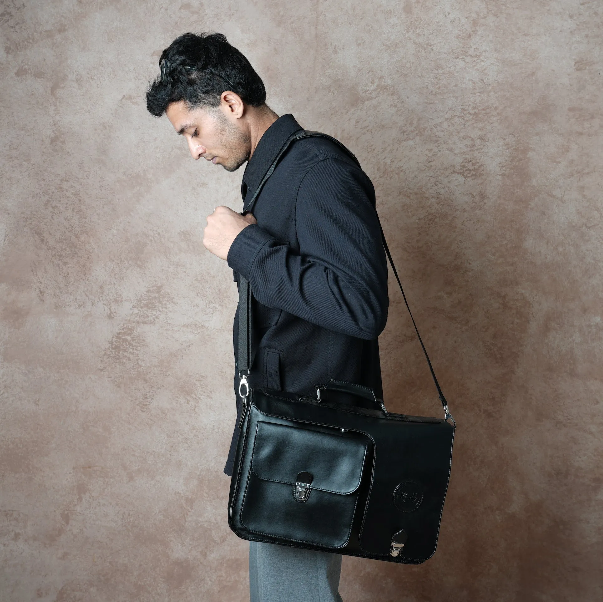 Monkstory Modern Messenger Bag - Royal Black